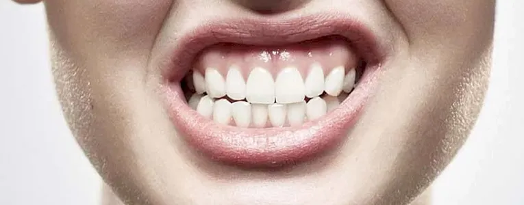 Paciente relaxado na cadeira do dentista